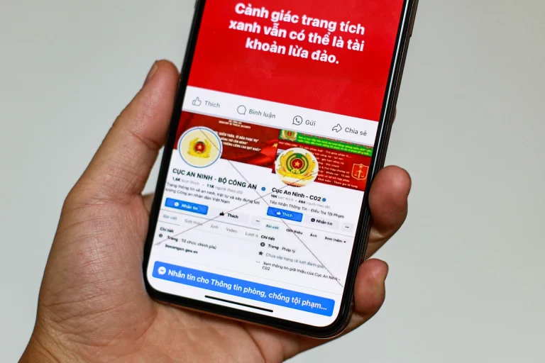 Fanpage giả mạo có tích xanh hoành hành trên Facebook